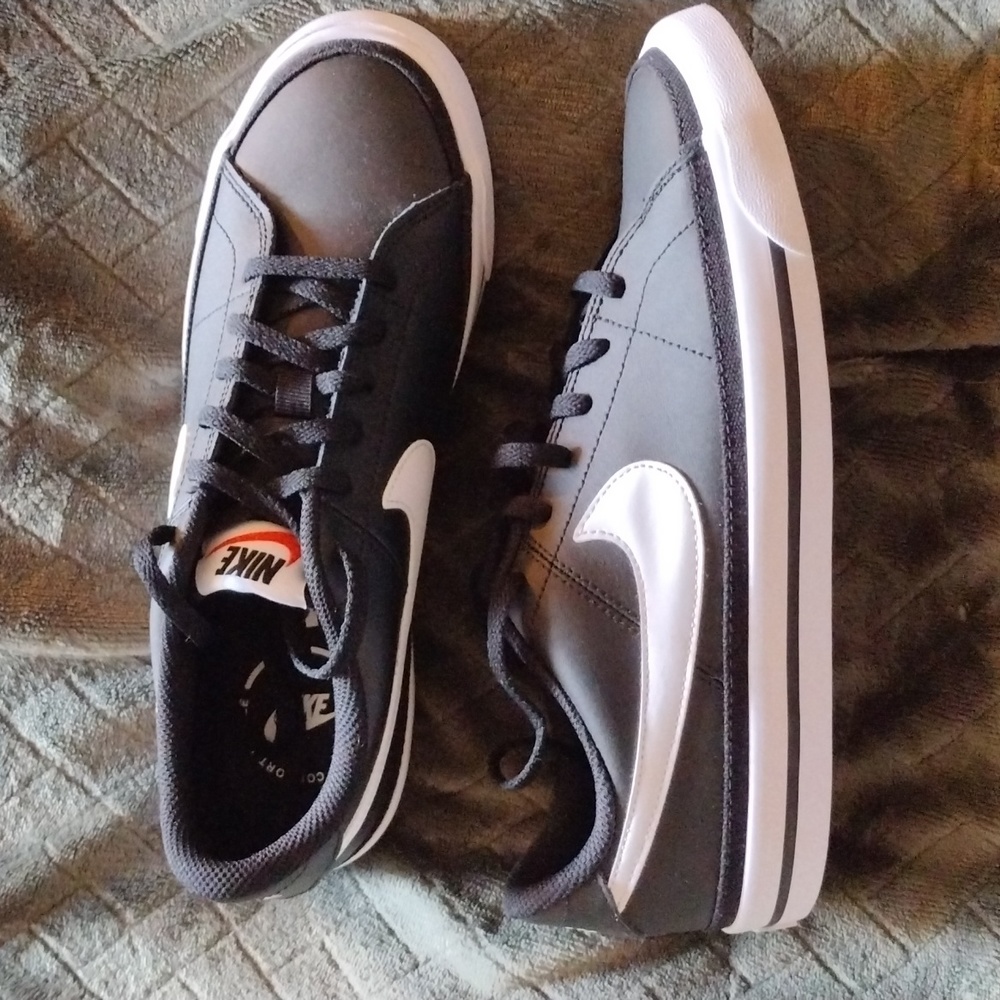New Nikes 8.5 women's or 7 youth